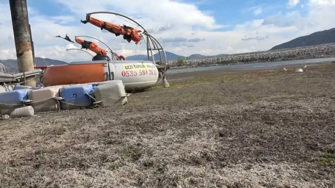 Eğirdir Gölü’nde Tekneler Karaya Vurdu! Balıkçılık Bitmek Üzere 3